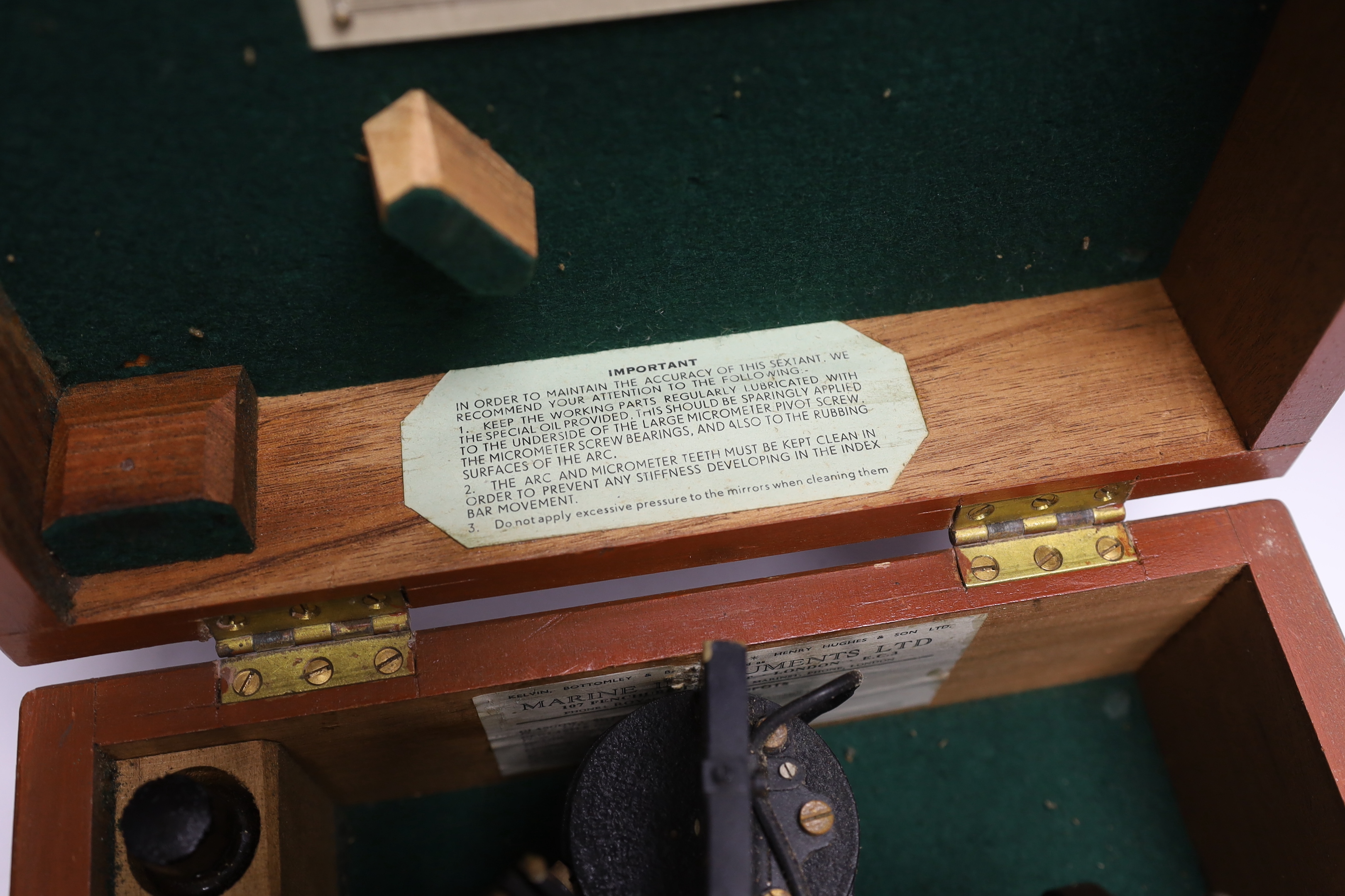 A cased mid-20th century Husun sextant in a fitted case, manufacturer inspection certificate label dated 7/11/45 inside lid, 27.5 x 26.5 x 14cm